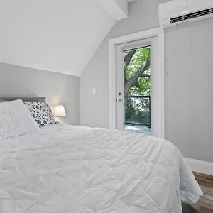 https://entire-3-units-top-floor-across-from-google.hotelstorontoontario.org