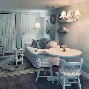 Quaint 1 Bedroom Lower In Victoria, Bc Ferienhaus