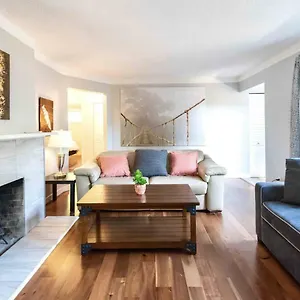 Lovely 10 Minutes To Downtown !!! Ferienhaus